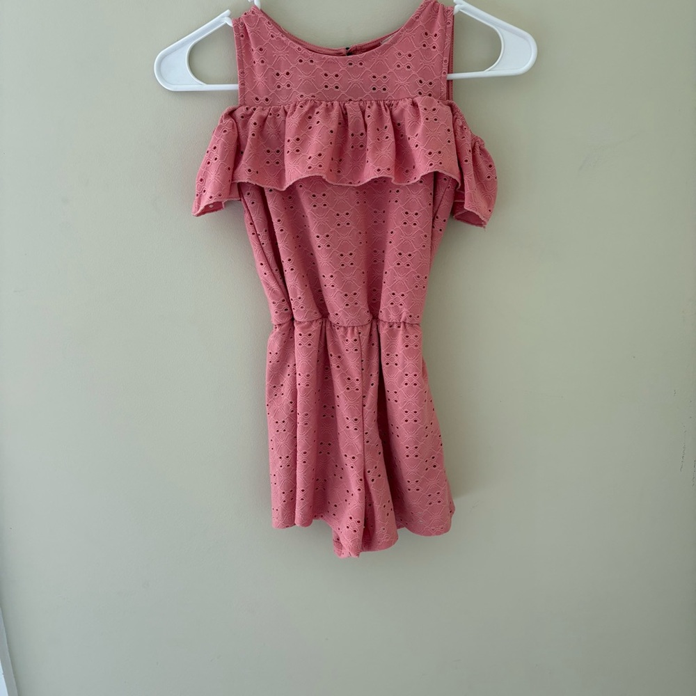 Pink Eyelet Ruffle Romper Heart And Arrow Brand size 7/8 Color Mauve